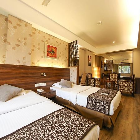Hotel Maharana Inn Chembur Мумбаї Екстер'єр фото
