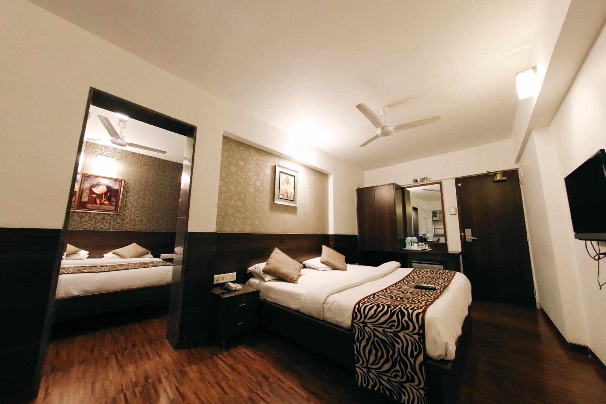 Hotel Maharana Inn Chembur Мумбаї Екстер'єр фото
