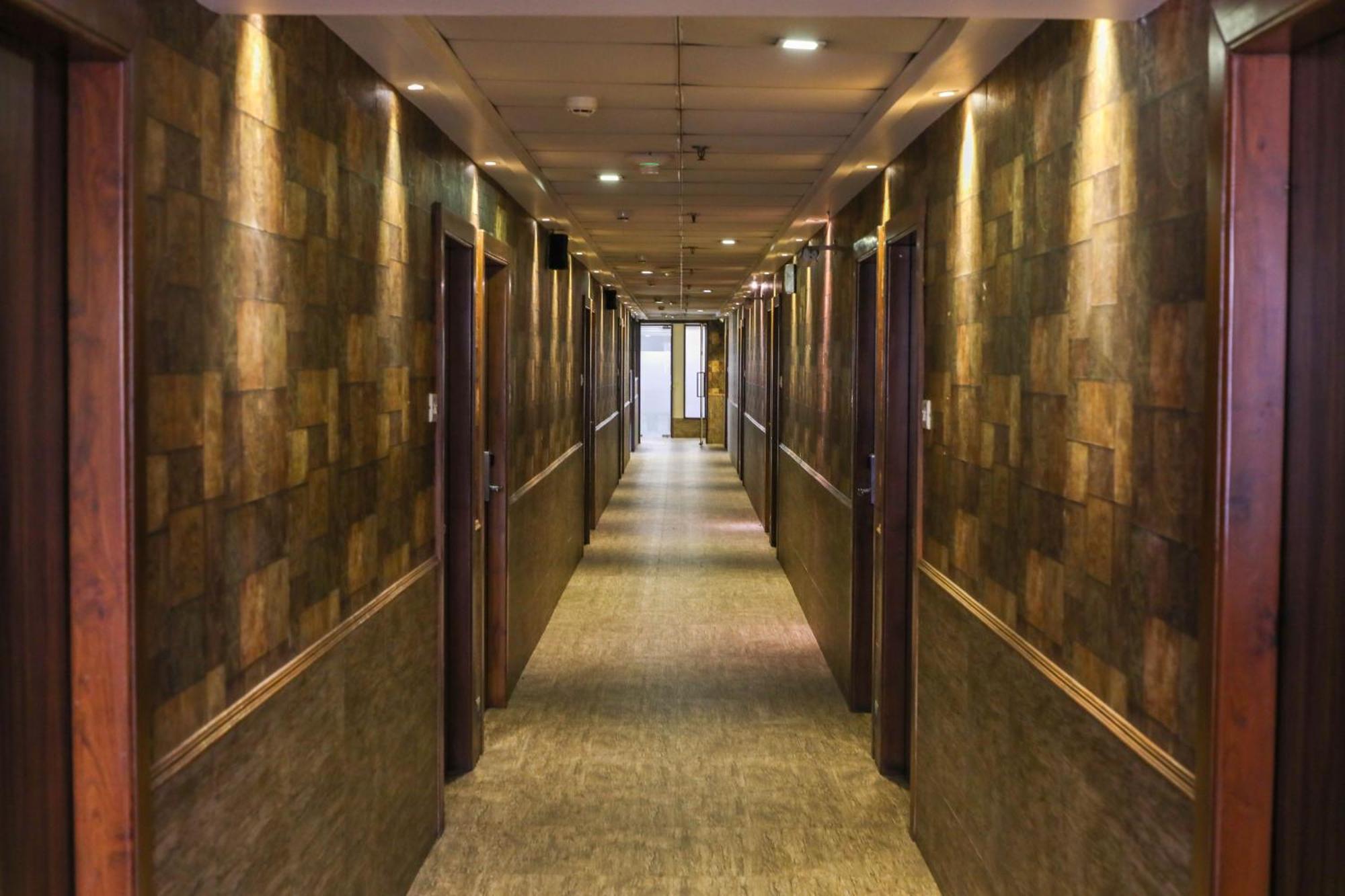 Hotel Maharana Inn Chembur Мумбаї Екстер'єр фото
