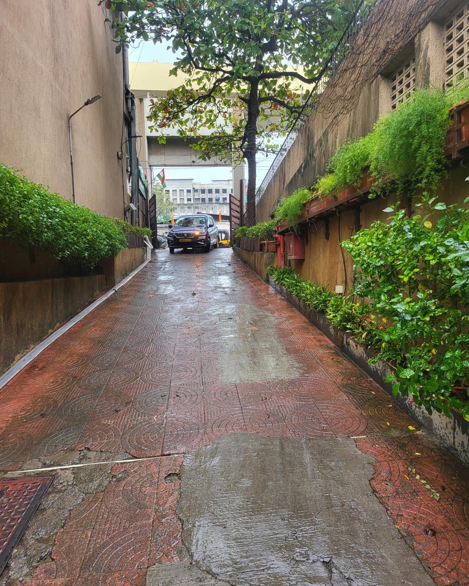 Hotel Maharana Inn Chembur Мумбаї Екстер'єр фото