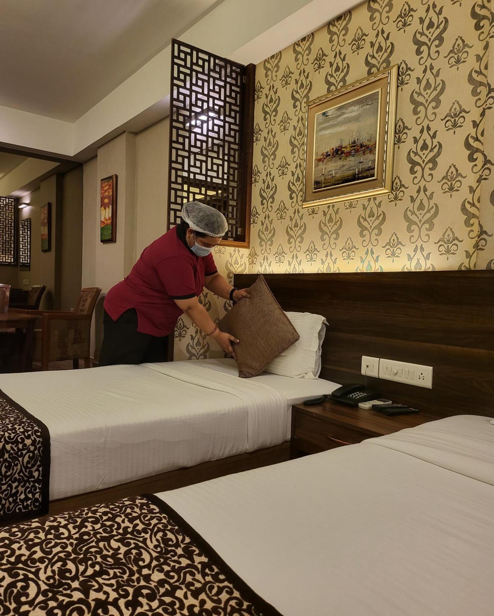 Hotel Maharana Inn Chembur Мумбаї Екстер'єр фото